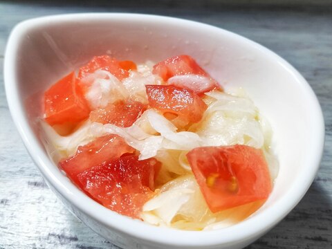 新玉ねぎとトマトの手作りちょい甘ドレッシングサラダ